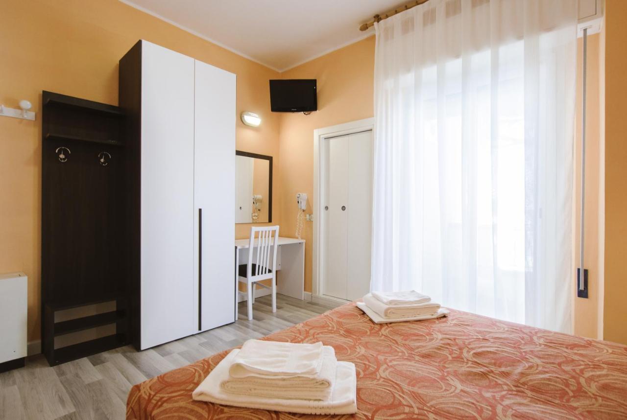 Hotel Milena リミニ エクステリア 写真