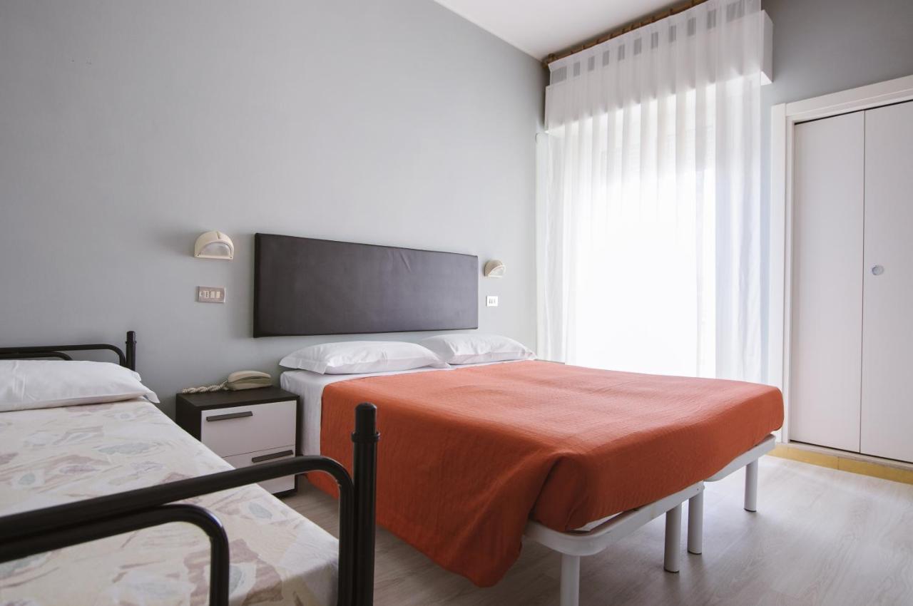 Hotel Milena リミニ エクステリア 写真