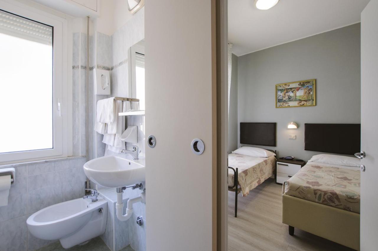 Hotel Milena リミニ エクステリア 写真