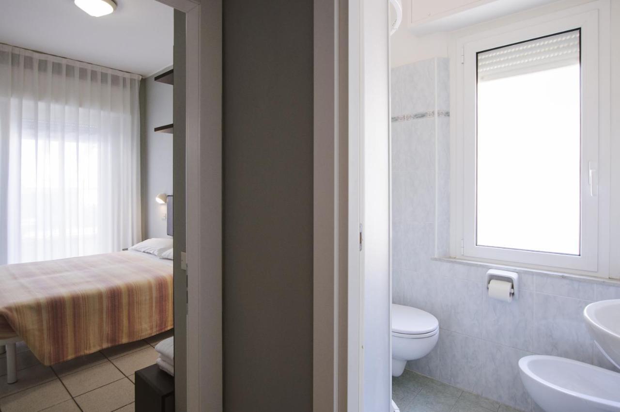 Hotel Milena リミニ エクステリア 写真